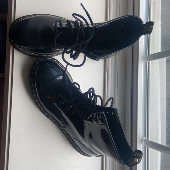Dr. Martens Boots. Almost perfect condition. - Picture 2 of 2
